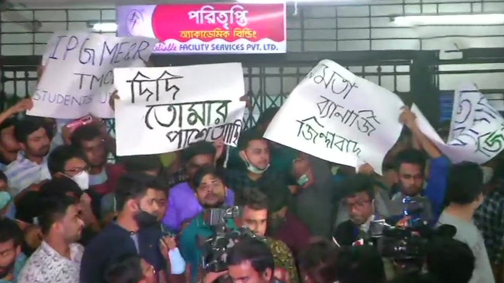 মমতাকে দেখতে এসে তৃণমূল কর্মীদের বিক্ষোভের মুখে ধনখড়, অবরোধ জেলাতেও