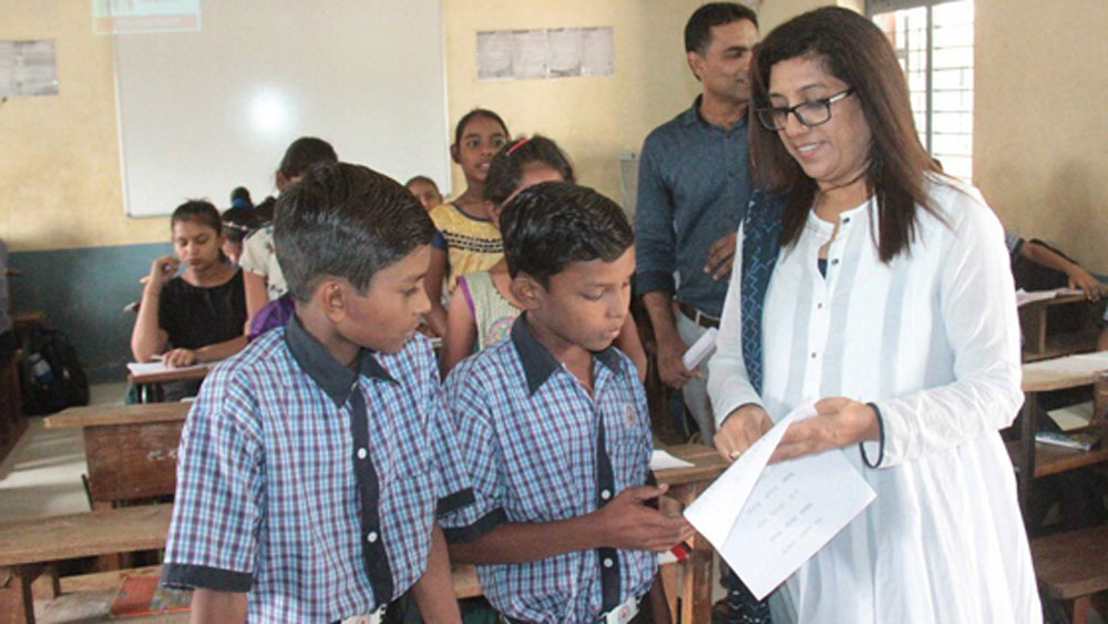 তার পর থেকে নিজের পড়াশোনার সূত্রটিও বদলে নেন তিনি। সিলেবাস আগে থেকেই সম্পূর্ণ করে রাখতেন। আর পরীক্ষার আগের দিন সন্ধ্যা থেকে নিজেকে চাপমুক্ত রাখতেন। বই ছুঁতেন না।