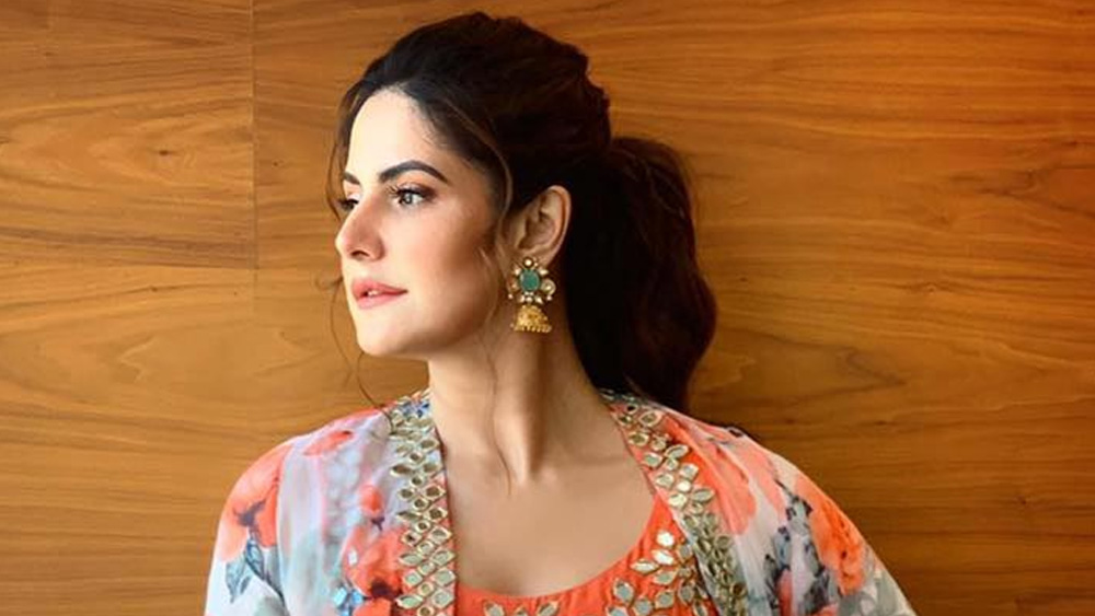 জারিনের শেষ হিন্দি ছবি ‘১৯২১’ মুক্তি পেয়েছিল ২০১৮ সালে। তার পর আঞ্চলিক ছবিতে অভিনয় করলেও ফিরে আসতে পারেননি বলিউডের মূলস্রোতে।  