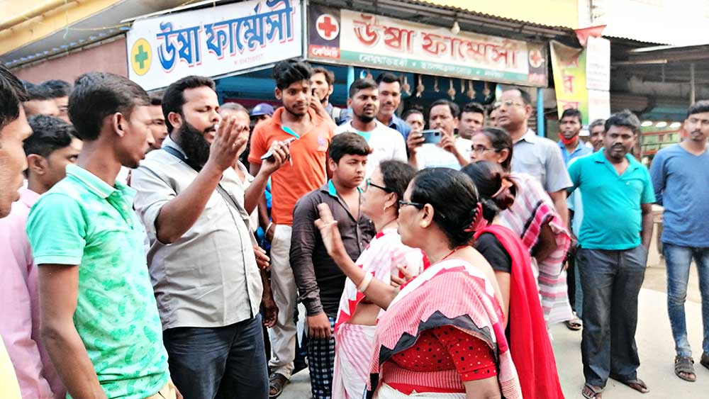 ক্ষোভের মুখে প্রার্থী। নিজস্ব চিত্র।