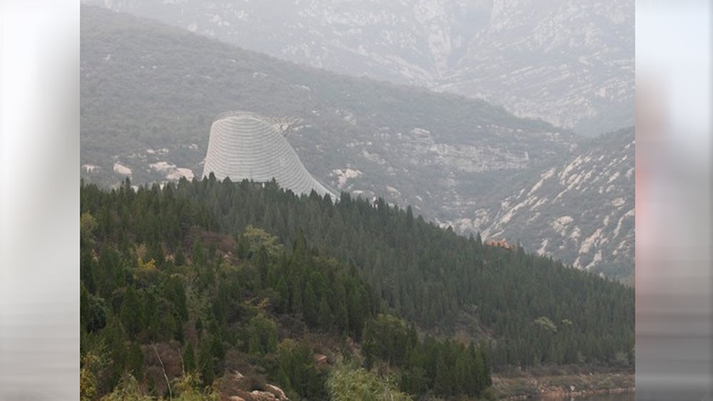 যার মধ্যে একটি নির্দিষ্ট প্রকোষ্ঠে বড় টারবাইন ঘুরিয়ে প্রচুর হাওয়া তৈরি করা হয়। যার চাপেই মূলত উড়ে যান তাঁরা।