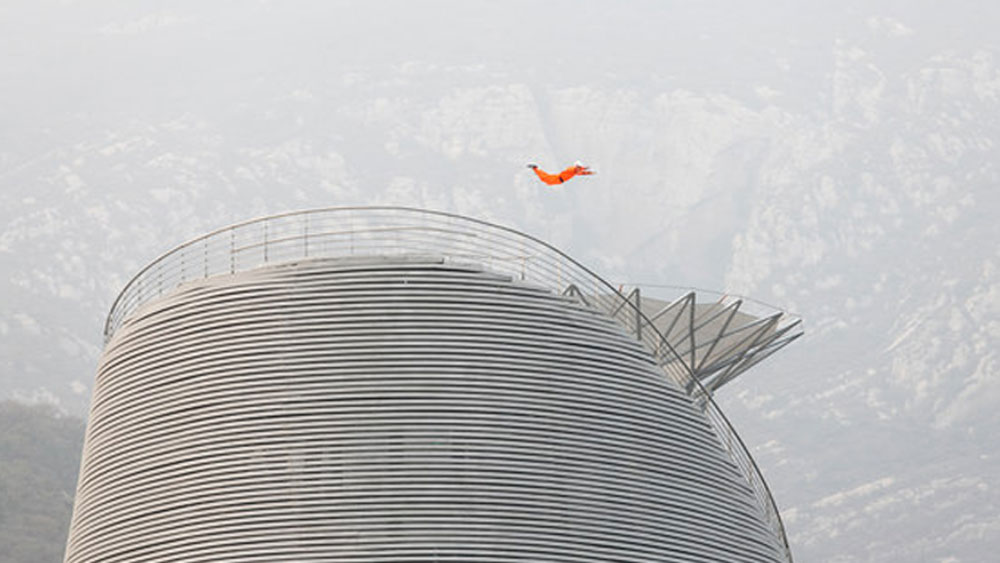 চিনের জনপ্রিয় মার্শাল আর্ট কুংফু। সারা বিশ্বে বিভিন্ন রূপে কুংফু-র চর্চা চলে। দ্রুততার সঙ্গে কৌশলগত মোকাবিলার জন্য এই মার্শাল আর্ট সারা বিশ্বে জনপ্রিয়।