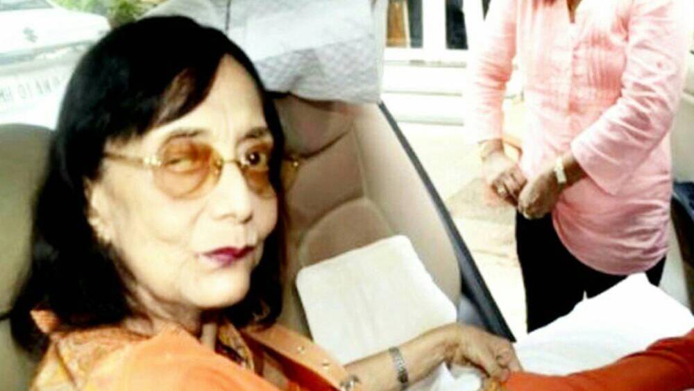 দীর্ঘ অসুস্থতার পরে ২০১৫ সালের ২৫ ডিসেম্বর প্রয়াত হন সাধনা। রেখে যান ‘পরখ’, ‘হাম দোনো’, ‘আসলি নকলি’, ‘মেরে মেহেবুব’, ‘ওহ কৌন থি’, ‘মেরা সায়া’, ‘ওয়ক্ত’, ‘ইন্তেকাম’, ‘রাজকুমার’, ‘এক ফুল দো মালি’-সহ অসংখ্য সুপারহিট ছবি। এবং আদি ও অকৃত্রিম ‘সাধনা কাট’।