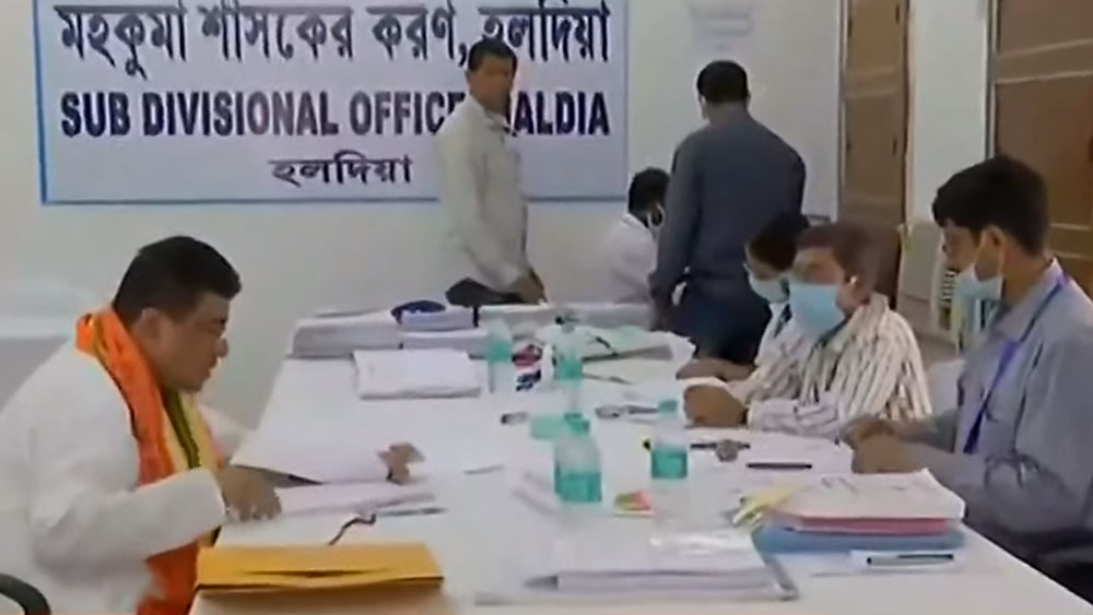 দুই কেন্দ্রীয় মন্ত্রীকে সঙ্গে নিয়ে হলদিয়ায় মনোনয়ন জমা দিলেন শুভেন্দু  অধিকারী