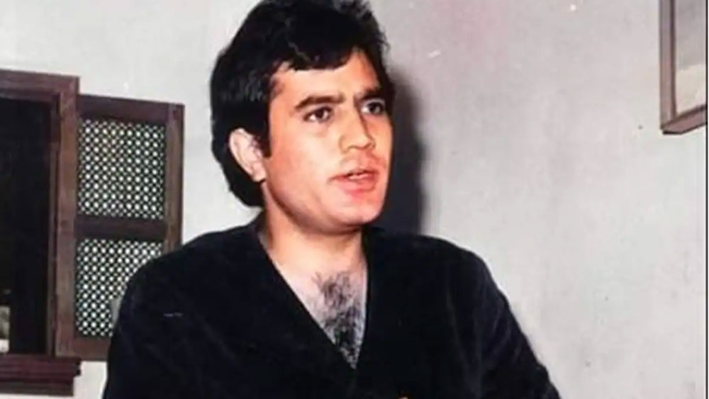 রাজেশের প্রেমে পাগল হয়েছিলেন মহিলা ভক্তেরা। তাঁকে এক ঝলক দেখার জন্য গাড়ির সামনে লাইন পড়ে যেত মহিলাদের। অনেকেই নাকি তাঁর ছবির সঙ্গে বিয়েও করে নিযেছিলেন। ২০১২ সালে মুম্বইয়ে তাঁর মৃত্যু হয়।