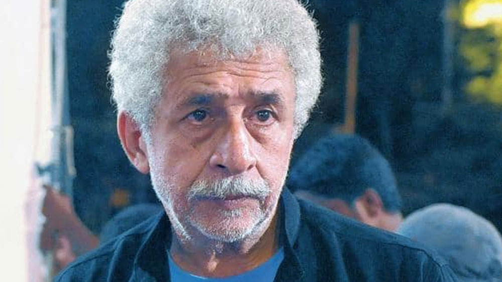 তিনি নাকি সাতের দশকে ইন্ডাস্ট্রির কার্যকলাপকে মাঝারি মানের বলতে চেয়েছিলেন। তাঁর কথার ভুল ব্যাখ্যাও হয়েছে বলে দাবি করেন তিনি।