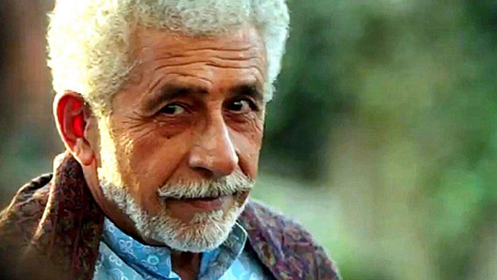 তিনি নিজের মন্তব্য শুধরে নিয়ে বলেন, মাঝারি মাপের বলতে তিনি স্পষ্ট করে রাজেশ খন্নার অভিনয় নিয়ে প্রশ্ন তোলেননি বা তুলতে চাননি।