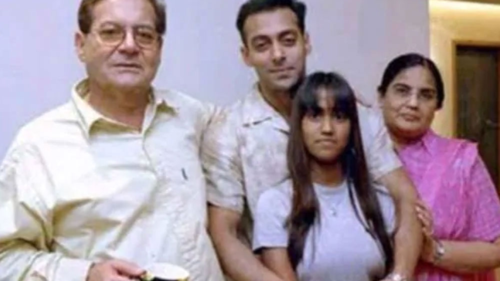 এমনকি ইন্ডাস্ট্রির একাংশও নাসিরুদ্দিনের বিরুদ্ধে চলে যান এবং তাঁর মন্তব্যের সমালোচনা করেন।