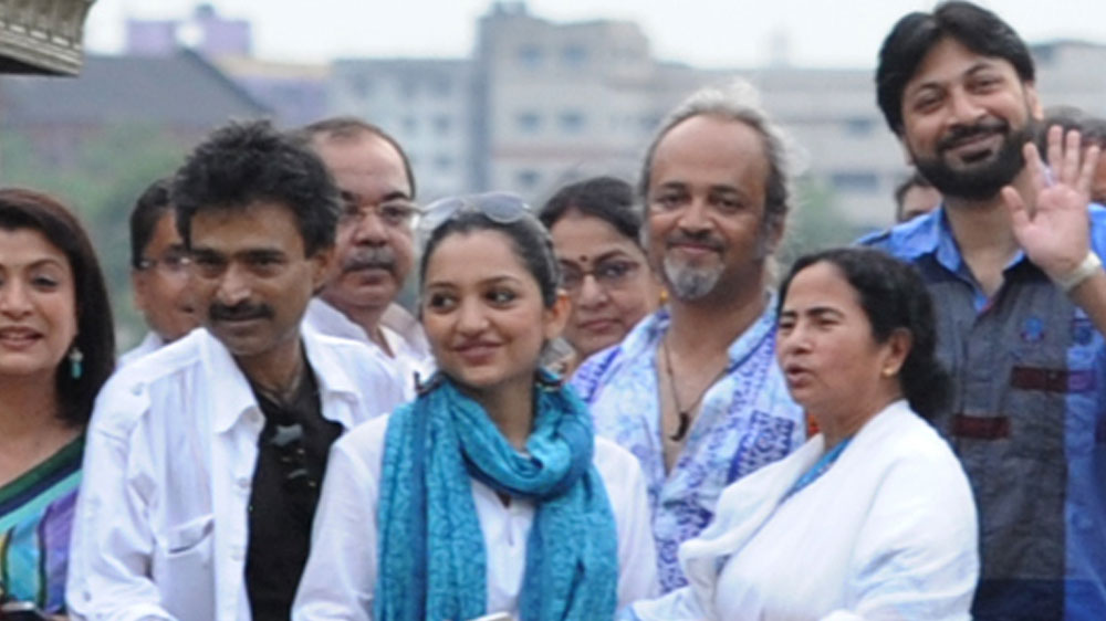 এর বাইরে ২০০৩ সালের জুন মাসে বালিগঞ্জে ৯৩০ বর্গফুটের একটি ফ্ল্যাট কিনেছিলেন তিনি। যার মূল্য তখন ছিল ১২ লাখ ৭০ হাজার টাকা। এই মুহূর্তে জুনের ওই ফ্ল্যাটের মূল্য দাঁড়িয়েছে ৬০ লাখ টাকা।