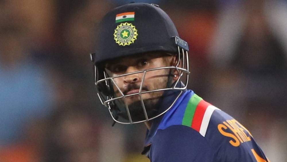 সরাসরি: ইংল্যান্ডের সামনে ১২৫ রানের লক্ষ্য রাখল ভারত  