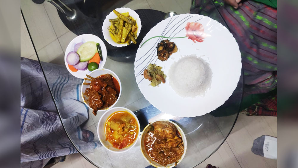 এলাহি আয়োজন ছিল খাওয়া দাওয়ার।