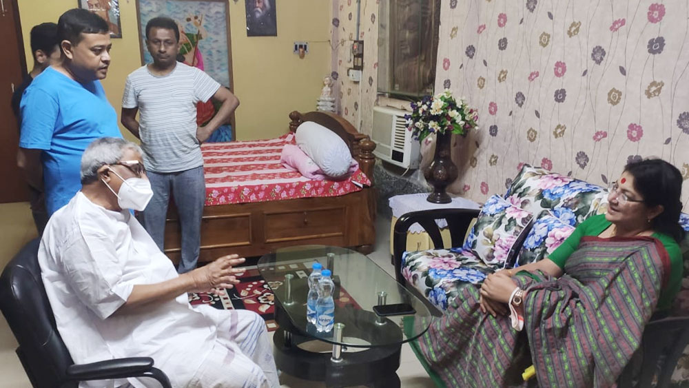 শিশির-লকেট সাক্ষাতে শিশিরের পাশে ছিলেন সাংসদ দিব্যেন্দুও।