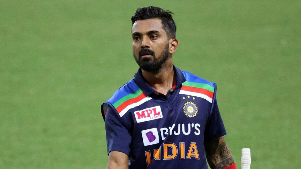 লোকেশ রাহুল: প্রথম ম্যাচে মাত্র ১ রান করলেও আইসিসি-র ক্রমতালিকায় তিনিই ভারতের সেরা টি২০ ব্যাটসম্যান। তাঁকে বাদ দিয়ে দল গড়তে চাইবেন না কোহলী।