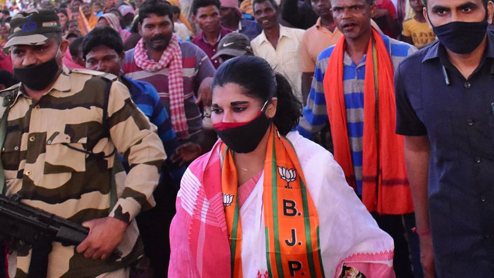 আইসিআইসিআই, স্টেট ব্যাঙ্ক, অ্যাক্সিস ব্যাঙ্ক, স্ট্যান্ডার্ড চার্টার্ড, ইউকো ব্যাঙ্ক এবং আমেরিকার নিউ ইয়র্কের ইউএনএফকো ব্যাঙ্কে স্থায়ী আমানত মিলিয়ে ১ কোটি ৯৯ লক্ষ ৯৪ হাজার ২১৪ কোটি টাকা জমা রয়েছে ভারতীর। বিভিন্ন ব্যাঙ্কের ২০টি অ্যাকাউন্ট মিলিয়ে রাজুর ১ কোটি ৯৭ লক্ষ ৪৩ হাজার ২৫১ টাকা রয়েছে। এর মধ্যে স্ট্যান্ডার্ড চার্টার্ড ব্যাঙ্কে যৌথ ভাবে স্বামী-স্ত্রীর ৪৫ হাজার ৬৪৬ টাকা রয়েছে।