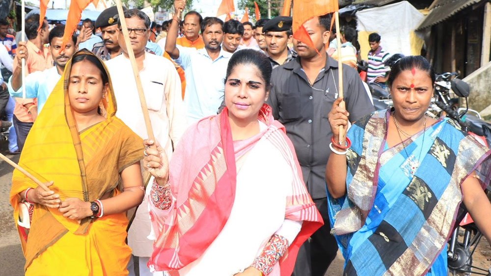 ভারতীর স্বামী রাজু ২০১৫-’১৬ অর্থবর্ষে ৩৪ লক্ষ ৬ হাজার ৮২৯ টাকা আয় করেন। ২০১৬-’১৭ অর্থবর্ষে তা বেড়ে হয় ৩৫ লক্ষ ৬৫ হাজার ১৮৩। ২০১৭-’১৮ অর্থবর্ষে ৫৯ লক্ষ ৫৮ হাজার ৬৮৪ টাকা আয় হয় রাজুর। ২০১৮-’১৯ অর্থবর্ষে তিনি ৪ লক্ষ ১১ হাজার ৪১ টাকা আয় করেন। ২০১৯-’২০ অর্থবর্ষে ৭ লক্ষ ৮১ হাজার ৬৮২ টাকা আয় ছিল তাঁর।