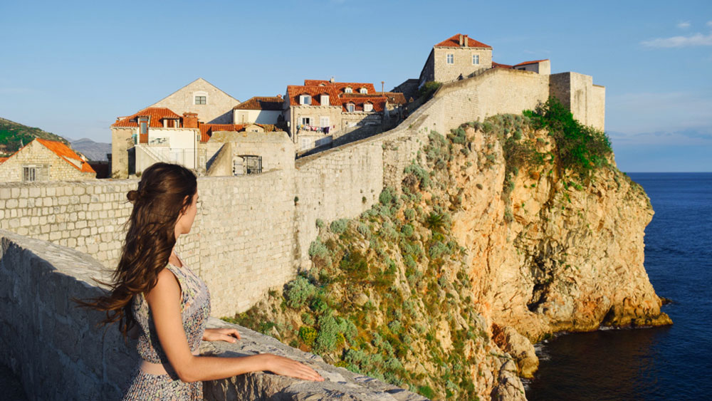 প্রতিষ্ঠার পর থেকে এই শহর বহু ঝড় সামলেছে। শহরের চারপাশের শক্ত প্রাচীর অনেক বিপদ থেকে রক্ষাও করে আসছে প্রাচীন কাল থেকেই।