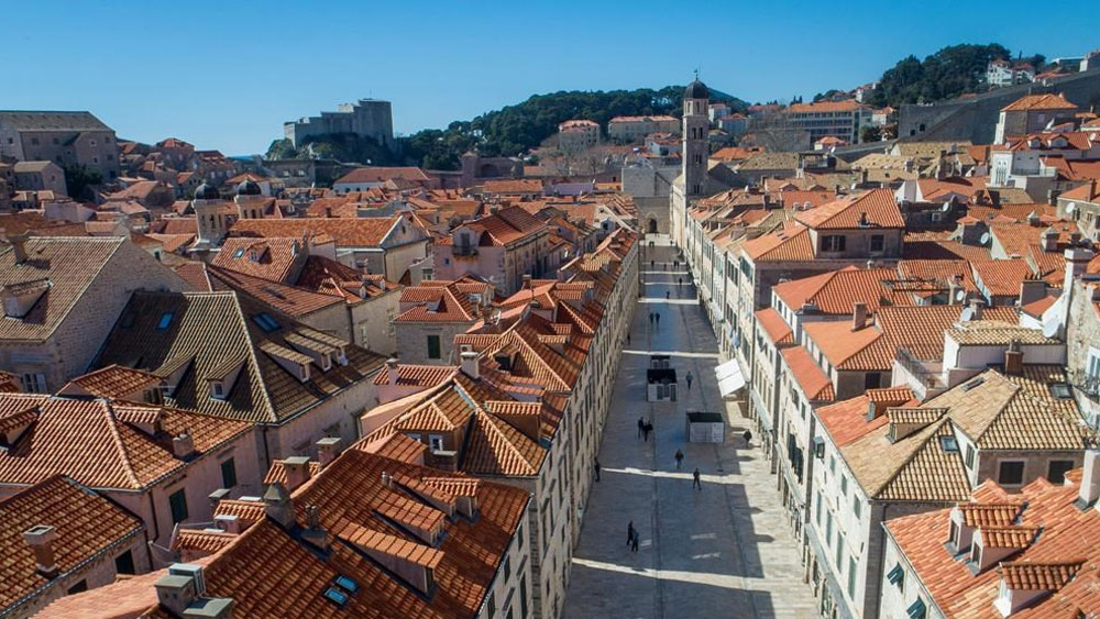 সেনার জবরদখল থেকে মুক্তি পেয়ে শহরের সংস্কারের পর জনপ্রিয় পর্যটকস্থল হয়ে ওঠে শহরটি।