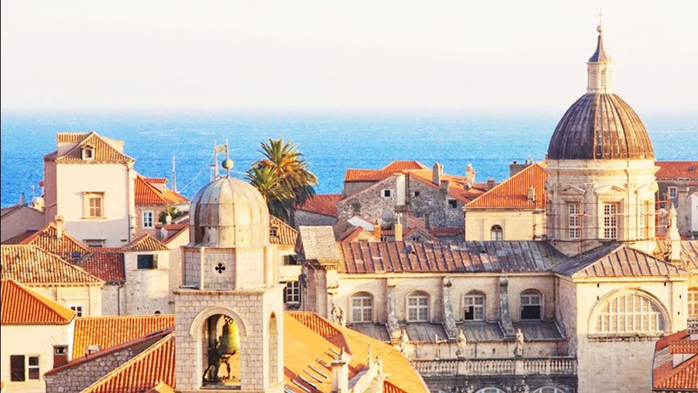 আগে শহরটি বাইজেনটাইন সাম্রাজ্যের অধীন ছিল। পরে ভেনিস প্রজাতন্ত্রের অধীন হয়।