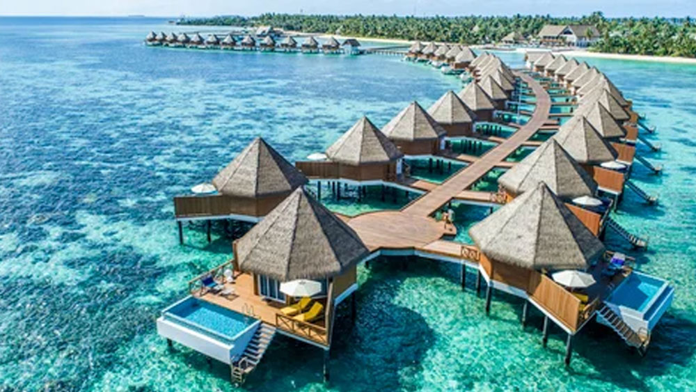 ১ কোটি ৮০ লাখ বার মলদ্বীপ ঘুরে আসতে পারবেন। যেখানে বিলাসবহুল রিসর্ট, স্পা এবং সুস্বাদু খাবার উপভোগ করতে পারবেন।