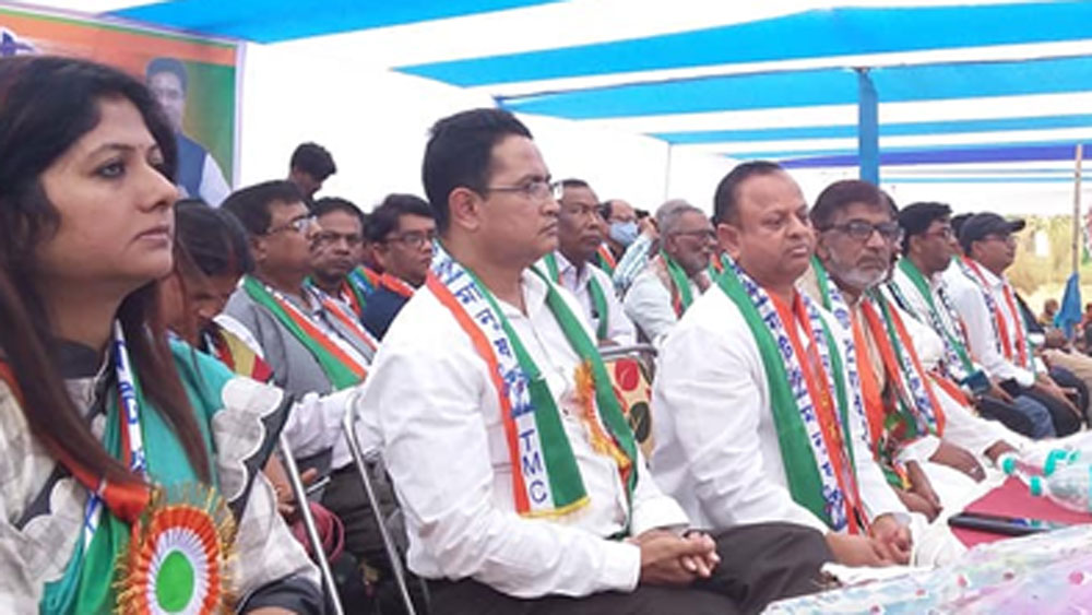 এ ছাড়া প্রিন্স আনোয়ার শাহ রোডে ৪২০ বর্গ ফুটের একটি ফ্ল্যাট রয়েছে স্ত্রীর। ২০১৫ সালে ২৯ লাখ টাকা দিয়ে সেটি কিনেছিলেন তিনি। এই মুহূর্তে তার দাম ৪০ লাখ টাকা। নারকেলডাঙায় ১ কাঠা ১৪ শতক জমির উপর একটি সম্পত্তি রয়েছে তাঁর স্ত্রীর। হুমায়ুনের স্ত্রীর মোট অস্থাবর সম্পত্তির পরিমাণ ৬০ লাখ ৪ হাজার টাকা।