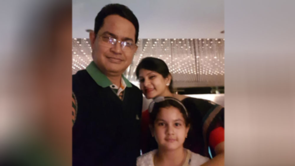 বর্ধমানের আউশগ্রামে তাঁর স্ত্রীর নামে একটি ১.০২ একর চাষের জমি রয়েছে। যা পারিবারিক সূত্রে তিনি পেয়েছেন। যার বর্তমান মূল্য ২ লাখ ৪ হাজার টাকা।