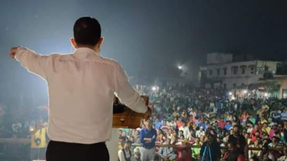 অস্থাবর সম্পত্তির যে খতিয়ান তিনি দিয়েছেন তাতে দেখা যাচ্ছে হুমায়ুনের নামে হাওড়া, কলকাতা এবং রাজারহাট মিলিয়ে মোট চারটি জমি রয়েছে। হাওড়ার শিবপুরের জমিটি ৮.৬ কাঠা। এই শিবপুরেই ২ কাঠার আরও একটি জমি রয়েছে তাঁর। প্রিন্স আনোয়ার শাহ রোডে ১৪০০ বর্গ ফুটের একটি ফ্ল্যাট এবং নিউটাউন রাজারহাটে ৩ কাঠা একটি জমি রয়েছে।