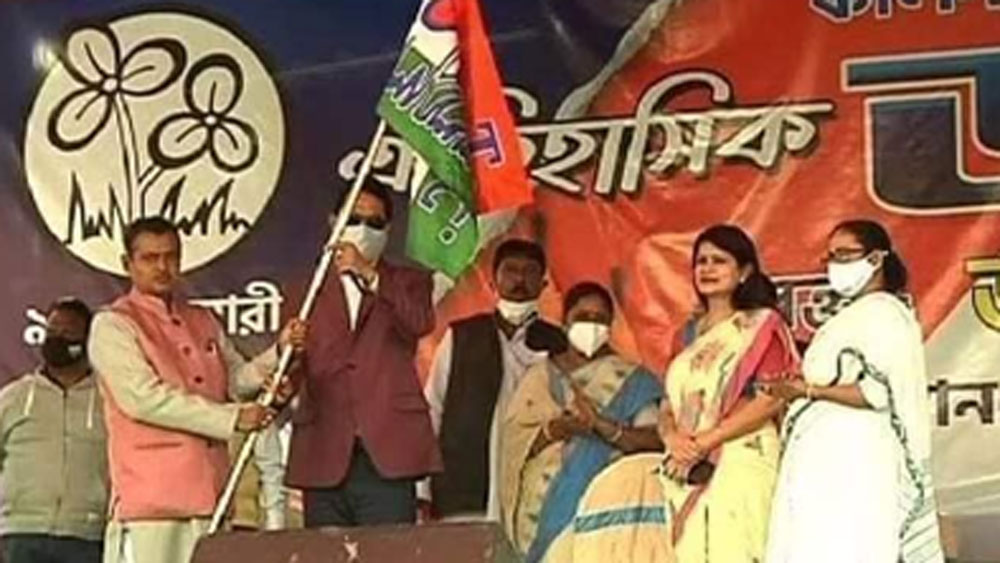 নিজের বা তাঁর স্ত্রীর কোনও ব্যক্তিগত গাড়ি নেই বলে জানিয়েছেন হুমায়ুন।