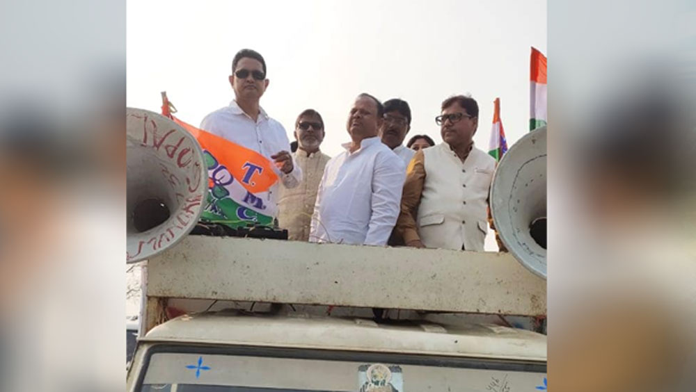 স্থায়ী আমানত, সেভিংস অ্যাকাউন্ট মিলিয়ে স্টেট ব্যাঙ্কের বিভিন্ন শাখায় তাঁর মোট ৬ লাখ ৮৫ হাজার ৯১ টাকা রয়েছে। ব্যাঙ্ক অব ইন্ডিয়া, অ্যাক্সিস, এসবিআই মিলিয়ে তাঁর স্ত্রী-র সঞ্চয় ২৫ লক্ষ ৮১ হাজার ৭৯৭ টাকা।