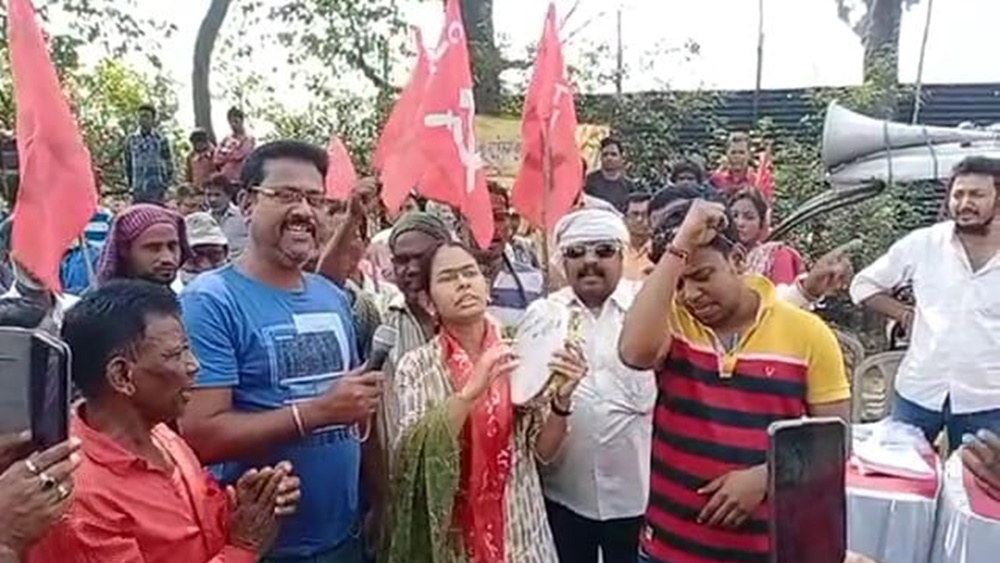 প্রচারে ঐশী।