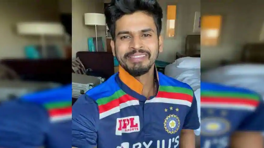 শ্রেয়স আইয়ার: প্রথম ম্যাচে ভারত হারলেও শ্রেয়স বুঝিয়ে দিয়েছিলেন তিনি ছন্দে আছেন। তাঁর ব্যাট থেকে এসেছিল ৪৮ বলে ৬৭ রান। পরের ম্যাচে ঈশান, কোহলীর দাপটে ৮ বলের বেশি খেলার সুযোগ পাননি। এই ম্যাচেও তিনি পাঁচে নামতে পারেন।