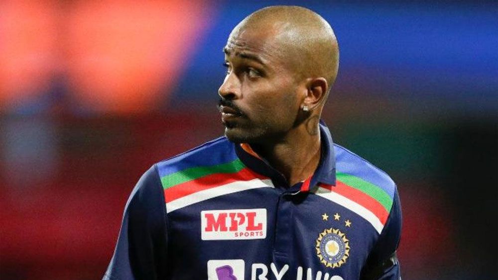 হার্দিক পাণ্ড্য: টি-টোয়েন্টি বিশ্বকাপের আগে ব্যাটসম্যান হার্দিকের থেকেও বোলার হার্দিককে এই সিরিজে বেশি করে দেখে নিতে চাইছে ভারতীয় টিম ম্যানেজমেন্ট। ফলে এই ম্যাচেও সম্ভবত খেলছেন তিনি।