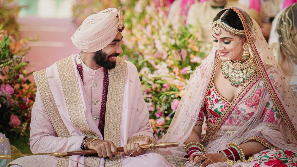 বুমরা-সঞ্জনাকে শুভেচ্ছা জানালেন বিরাট কোহলী, চেতেশ্বর পূজারা, ঋদ্ধিমান সাহারা