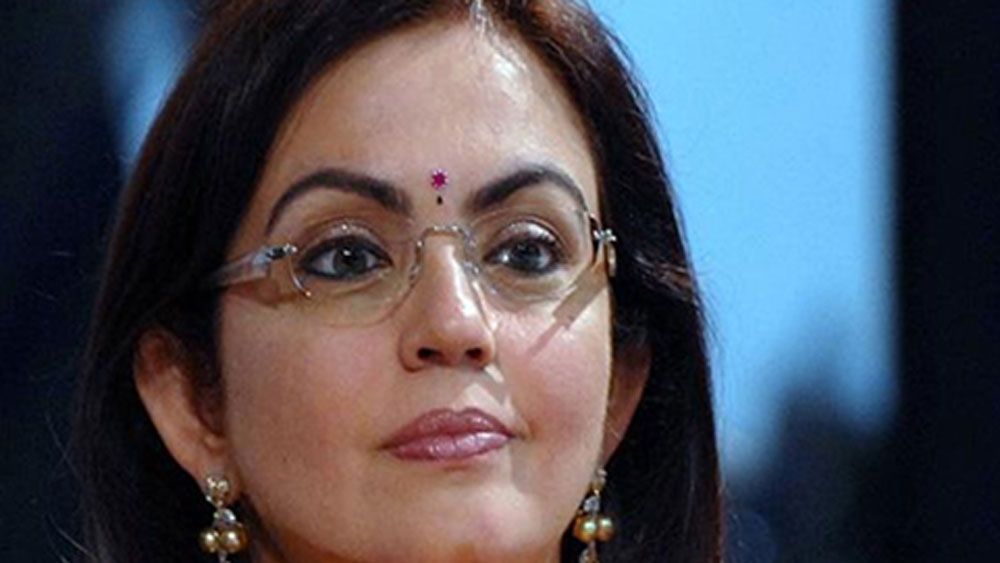 সমাজমাধ্যমে এমনও বিতর্ক ঘুরছে যে, প্রভাবশালী হওয়ার জন্যই তাঁকে এই সুযোগ দেওয়া হয়েছে।