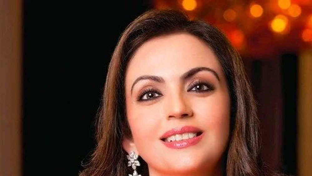 কোনও বিশেষ একটি ব্যবসার সঙ্গে যুক্ত নন তিনি। রিলায়্যান্স ফাউন্ডেশন-এর চেয়ারপার্সন এবং প্রতিষ্ঠাতা হওয়ার পাশাপাশি তিনি ধীরুভাই অম্বানী ইন্টারন্যাশনাল স্কুলেরও চেয়ারপার্সন। আবার রিলায়্যান্স ইন্ডাস্ট্রির নন-এগজিকিউটিভ ডিরেক্টরও।