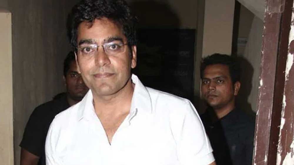 ক্রমে ইন্ডাস্ট্রিতে মহেশ ভট্ট হয়ে ওঠেন আশুতোষের মেন্টর। তাঁর ‘জখম’ ছবিতেও অভিনয় করেন আশুতোষ। তবে তিনি নিজের সব কাজকে ছাপিয়ে যান ‘সঙ্ঘর্ষ’ ছবিতে।