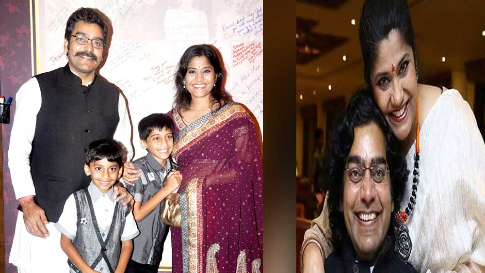 বলিউডের ছবিতে চরিত্রাভিনয়ের গুরুত্ব ফিরে আসায় খুশি আশুতোষ। জীবনে যা কিছু পেয়েছেন, তাঁর কৃতিত্ব আশুতোষ দেন তিন জনকে, তাঁর দাদাজি, মেন্টর মহেশ ভট্ট এবং স্ত্রী রেণুকা সহানেকে। লাইট ক্যামেরা অ্যাকশনের বাইরে স্ত্রী এবং দুই সন্তানের পরিসরে তিনি নিটোল ঘরোয়া।