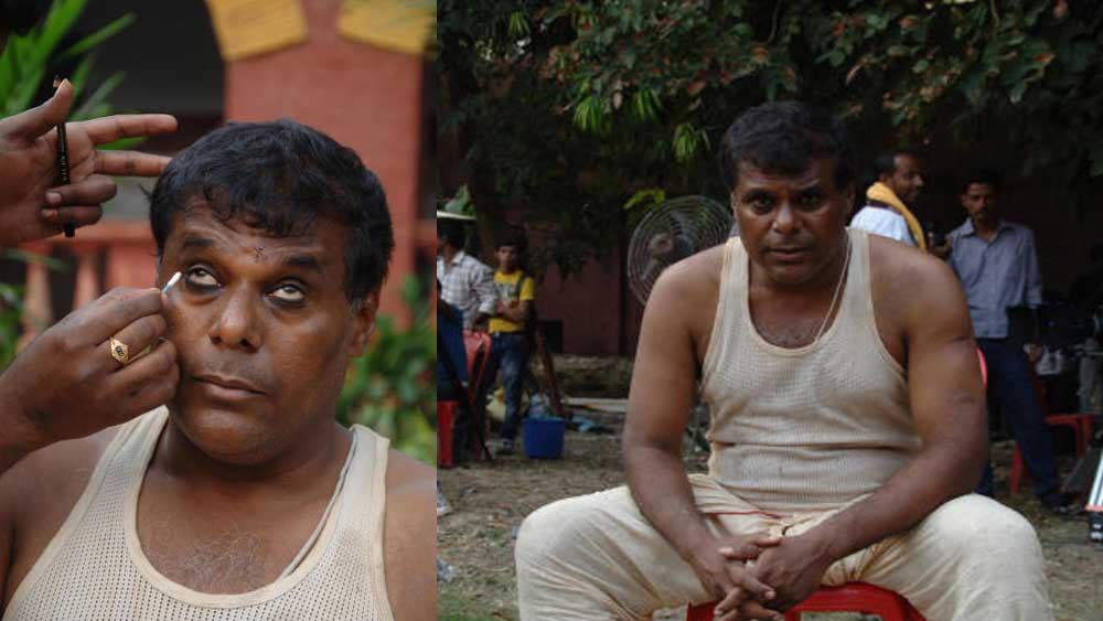 তবে অভিনয় শিক্ষণের পাশাপাশি উপার্জন নিয়েও ভাবতে হত আশিসকে। কারণ তাঁর জন্মের সময় তাঁর বাবার বয়স ছিল ৫৩ বছর। ফলে এনএসডি-তে আশিস যখন পড়ছেন, তখন তাঁর বাবা মা দু’জনেই অবসরপ্রাপ্ত। সংসার চালানোর দায়িত্ব এসে পড়ল আশিসের কাঁধেই।