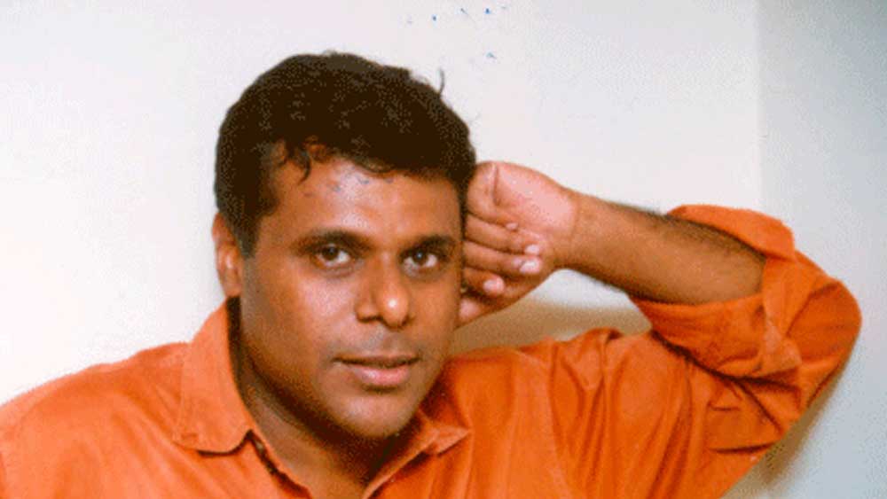 ক্রমে সময়ের সঙ্গে সঙ্গে সমান্তরাল ছবির পাশাপাশি বাণিজ্যিক ছবিরও মূল স্তম্ভ হয়ে উঠলেন আশিস। খলনায়কের ভূমিকায় তাঁর অভিনয় সমান তালে পাল্লা দিত নায়ক নায়িকা বা অন্য চরিত্রাভিনেতার সঙ্গে।