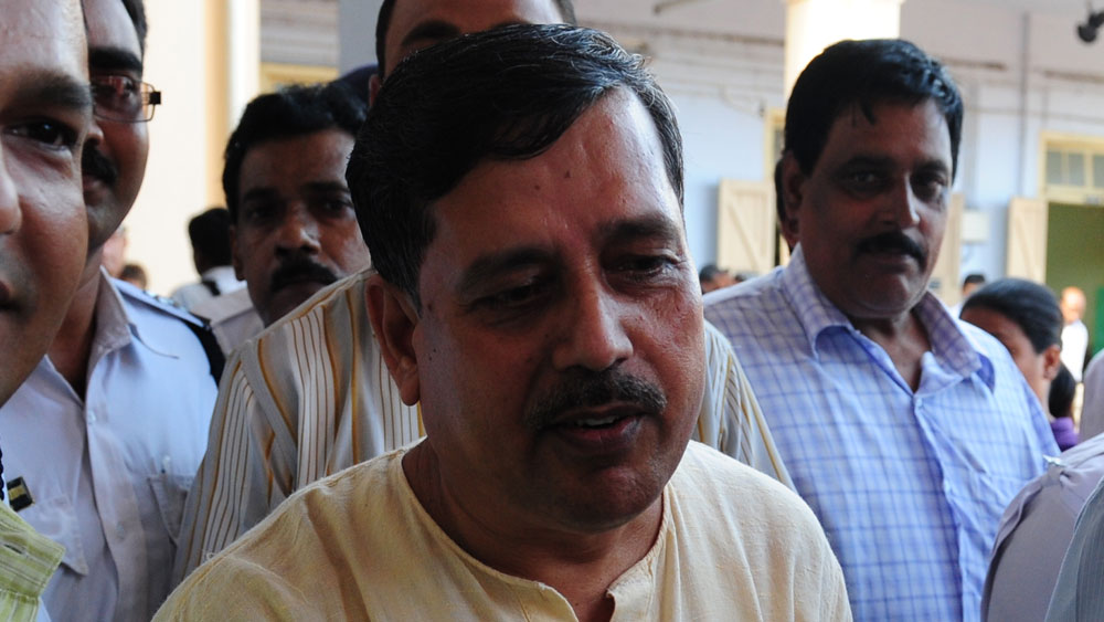 সম্প্রতি মনোনয়ন জমা দিয়েছেন সুশান্ত। হলফনামায় নিজের এবং স্ত্রীর স্থাবর-অস্থাবর সম্পত্তির হিসেব দিয়েছেন নির্বাচন কমিশনকে। তাঁদের স্থাবর-অস্থাবর সম্পত্তি কী আছে দেখে নেওয়া যাক।