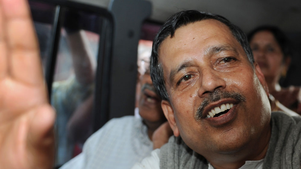 তাঁর কোনও মিউচুয়াল ফান্ড নেই। কোনও বিমা, পোস্ট অফিসে সেভিংস নেই। এমনকি ব্যাঙ্ক বা কোনও ব্যক্তির কাছেনেই শালবনির এই সিপিএম প্রার্থীর।