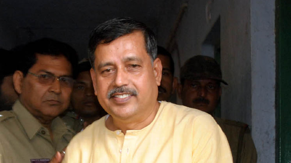 সুশান্তর স্ত্রীর স্থায়ী আমানতের পরিমাণ ৯ লক্ষ ৩৭ হাজার ১৮৪ টাকা। তাঁর নামে একটি বাড়ি আছে। যার বর্তমান বাজারমূল্য ২১ লক্ষ ৭৮ হাজার টাকা।