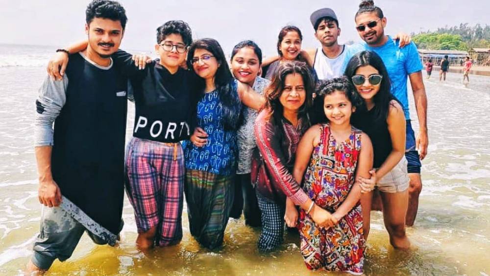 সমুদ্রের জলে ভেজার পালা