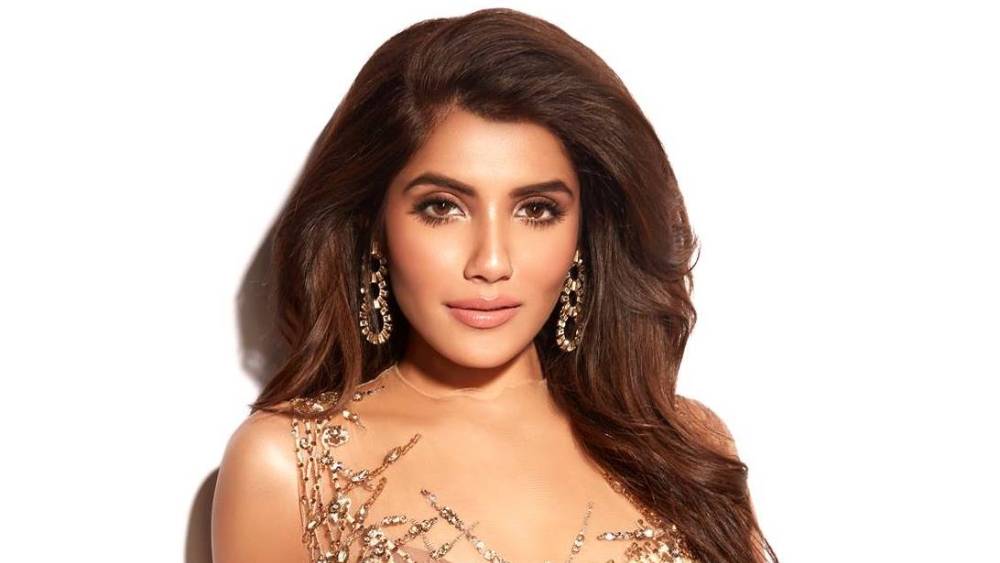 মরুরাজ্যের এই সুন্দরী পরে অংশ নিয়েছিলেন ২০১৭ সালে ‘মিস ইন্ডিয়া’-র মঞ্চে। বিজয়িনী হতে না পারলেও তিনি নজর কেড়েছিলেন।