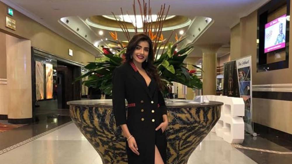 রাজস্থানের জয়পুরে অদিতির জন্ম ১৯৯৭ সালের ১৫ জানুয়ারি। তাঁর বাবার নাম ললিত। মা, ববিতা। ভাই যশের সঙ্গে অদিতির শৈশব কেটেছে গোলাপি শহরের অলিগলিতে।