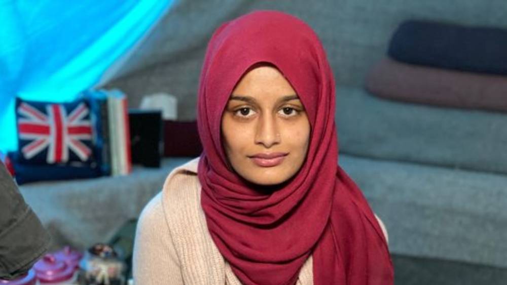 শামিমা ইংল্যান্ডে ফিরতে পারবেন কি না, এই প্রশ্নের উত্তর এখনও আটকে রয়েছে আইনি জটিলতায়। ব্রিটিশ সমাজ কার্যত দু’ভাগে বিভক্ত হয়ে গিয়েছিল এই প্রশ্নে। এক দলের দাবি ছিল, শামিমাকে ফিরতে দেওয়া হোক। অন্য দলের বক্তব্য, শামিমার মতো একজন জিহাদিকে ইংল্যান্ডের প্রবেশাধিকার দেওয়া উচিত নয়।