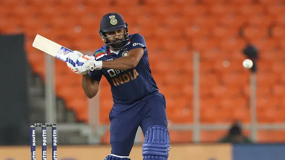 রোহিত শর্মা: বিশ্রামের পর ফিরে এসে শুরু করেছিলেন নিজের ছন্দেই, তবে ছন্দপতন ঘটালেন মার্ক উড। ইংরেজ পেসারের বল বুঝতেই পারেননি রোহিত। ধরা পড়ে যান আর্চারের হাতে। তার জন্য দল থেকে যে তিনি বাদ পড়বেন এমন নয়। ‘হিট ম্যান’ থাকছেনই।