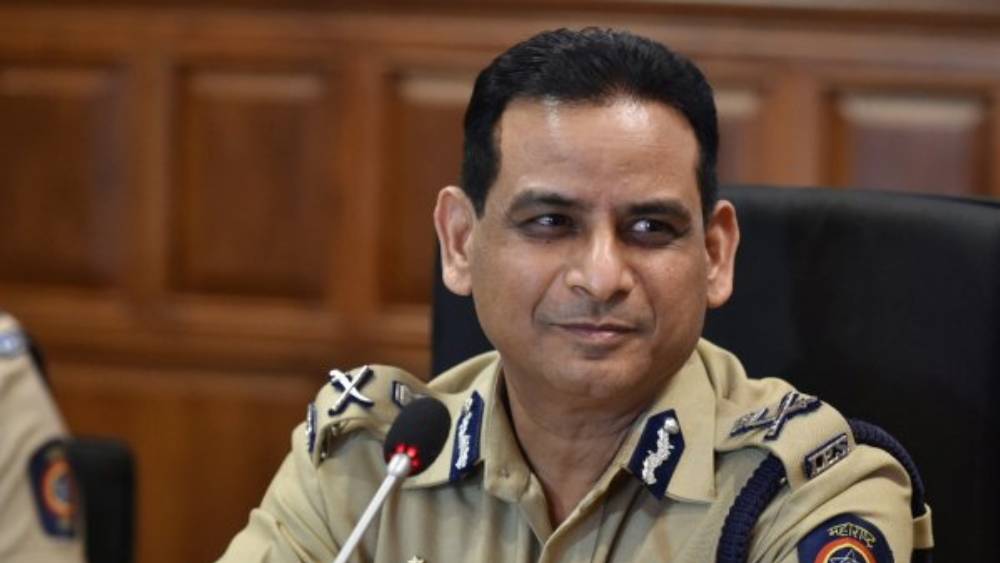 ১৯৮৭ সালের ব্যাচের মহারাষ্ট্র ক্যাডারের এই আইপিএস অফিসার কর্মজীবনের শুরুতেই নজর কাড়েন। রাজপুরার এএসপি হিসেবে তাঁর দক্ষতা প্রশংসিত হয় মাওবাদী উপদ্রুত এলাকা চন্দ্রপুরায়।