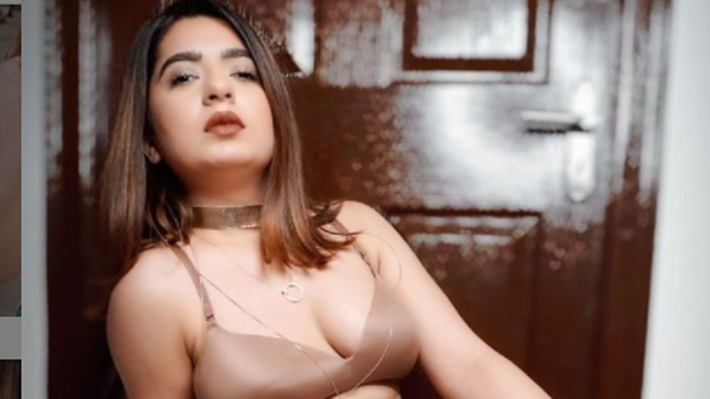 ইনস্টাগ্রামে তাঁর ফলোয়ারের সংখ্যা ৯৫ হাজার ২০০ এবং এখনও পর্যন্ত পোস্ট করেছেন ৪০৪টি।