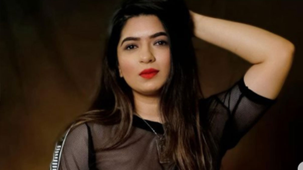 তবে এত কিছু করেও সেই পরিচিতি তিনি পাননি, যতটা রাতারাতি পেয়ে গিয়েছিলেন জোম্যাটোর ওই ঘটনার পর।