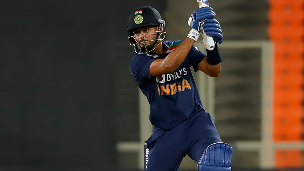 শ্রেয়স আইয়ার: চার নম্বরই হোক বা ছয়, যে কোনও জায়গায় নিয়মিত রান পাচ্ছেন তিনি। ভারতীয় দলে এমন ক্রিকেটার সুযোগ করে দিচ্ছে অন্যদের জায়গা পরিবর্তন করে খেলারও।